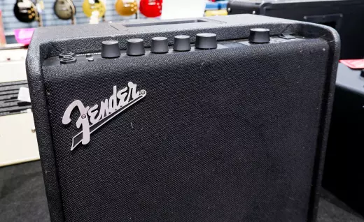 Store Special Product - Fender - Mustang LT25